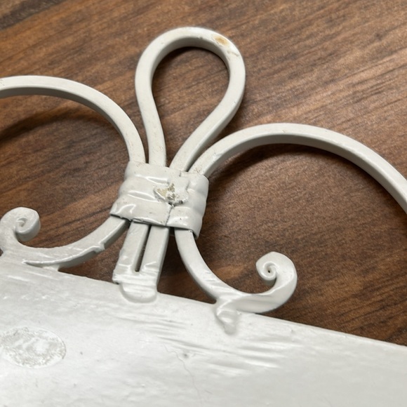 Vintage Cream Coloured Metal Painted Wrought Iron Towel Holder With Ring - Picture 7 of 11